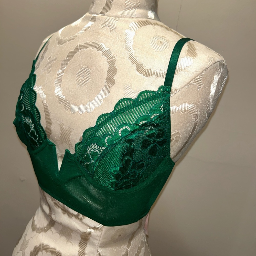 Lingerie - Picture 3 of 5